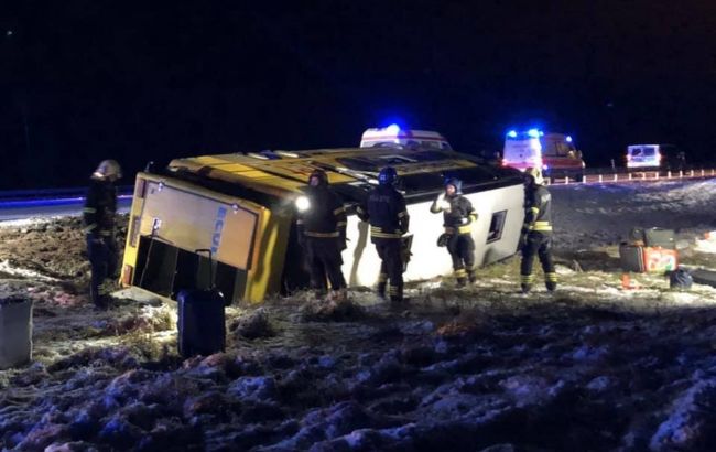 В Естонії вилетів у кювет рейсовий автобус, є постраждалі