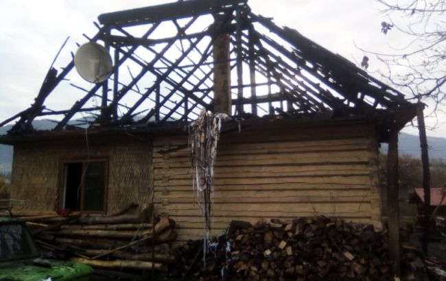 Маленька героїня: на Закарпатті 8-річна дівчинка врятувала життя брата-малюка