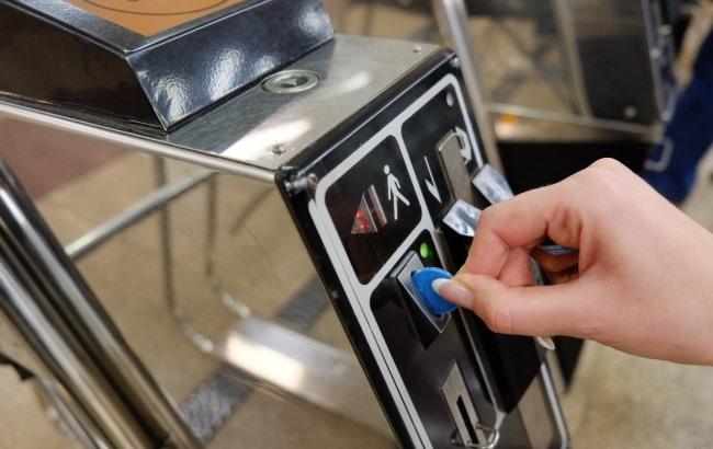 Киевлянам рассказали, где теперь покупать жетоны для проезда в метро