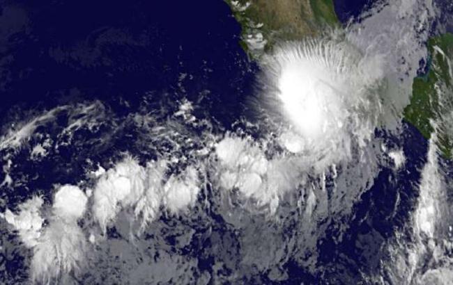 Шторм "Марти" у побережья Мексики усилился до урагана