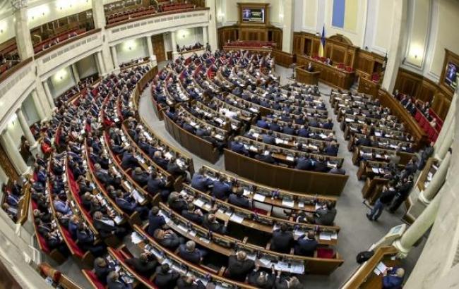 Рада підтримала поетапне підвищення на 5 років пільгового пенсійного віку для жінок