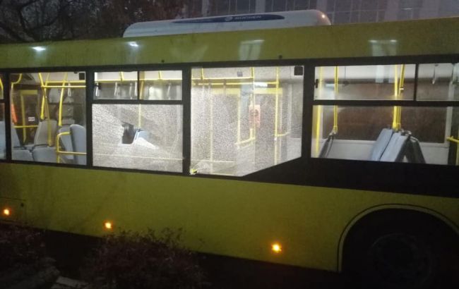 У Києві камінням закидали автобуси футбольних уболівальників