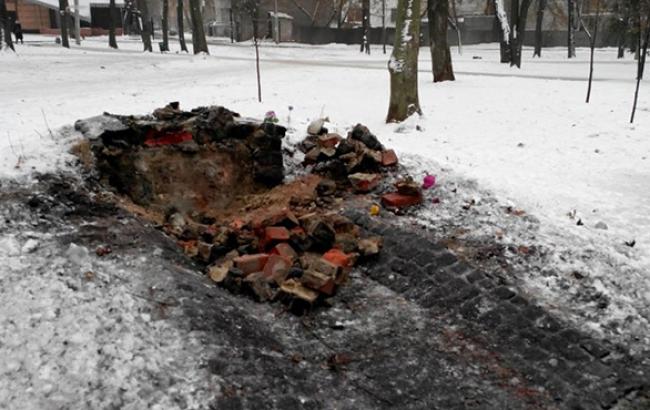 Милиция возбудила дело по факту повреждения памятного знака воинам УПА в Харькове
