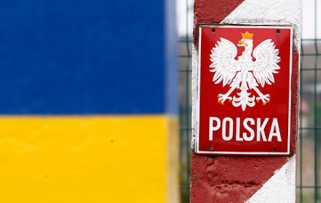 У Польщі затримали 12 українців на нелегальній фабриці цигарок