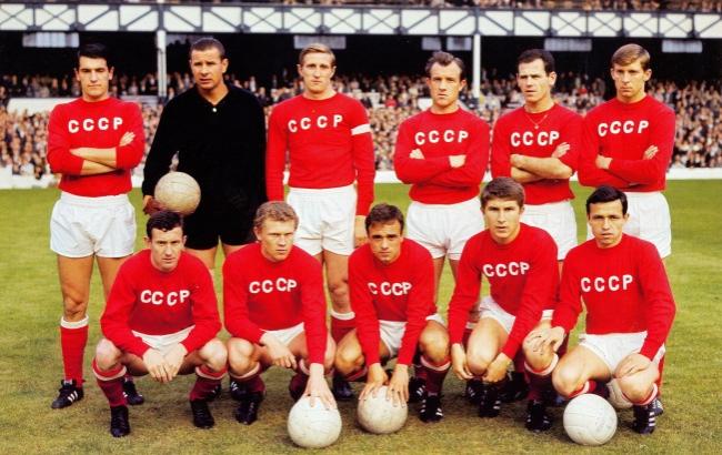 Російські футболісти готуються грати у формі СРСР