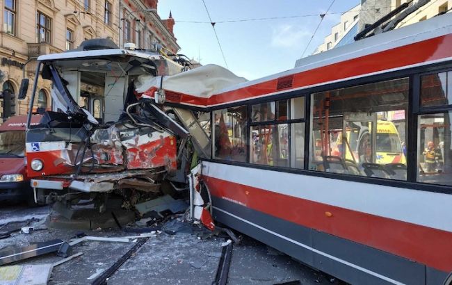 У Чехії зіткнулися трамвай і тролейбус, десятки постраждалих