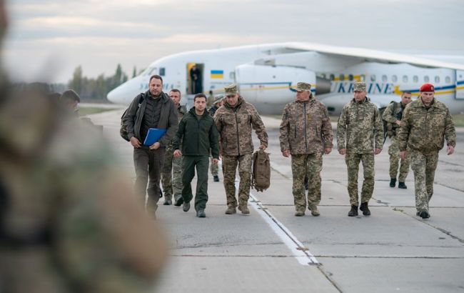 З’явилися фото зі скандальної поїздки Зеленського на Донбас