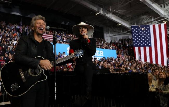 Выборы в США: Леди Гага и Джон Бон Джови спели в поддержку Клинтон