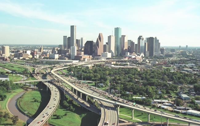 В результате стрельбы в торговом центре Хьюстона ранены 7 человек