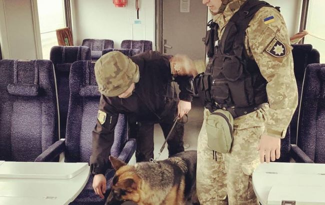 Из-за "минирования" поезда Бахмут-Львов эвакуировали около 500 человек