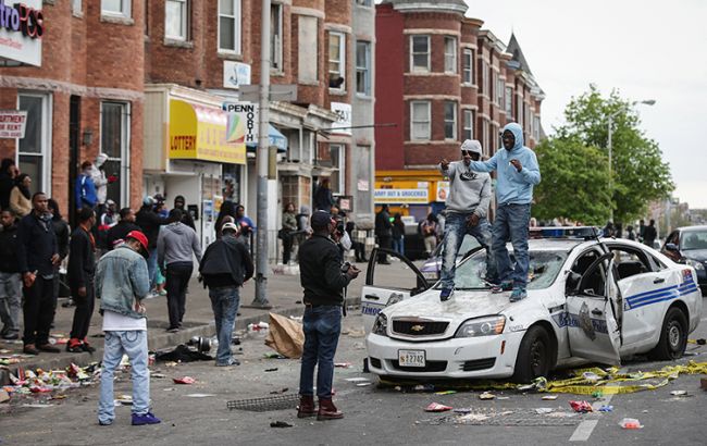 В американському Балтиморі спалахнули масові заворушення