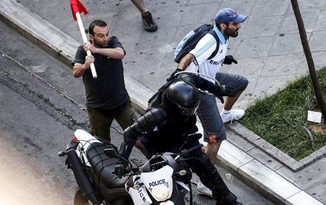 В Афинах произошли столкновения с полицией