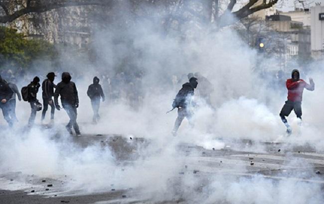 Акция протеста во Франции вылилась в столкновения с полицией, есть раненые и задержанные