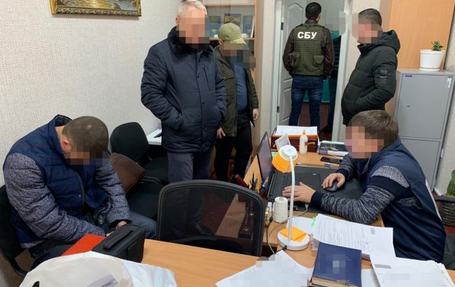 ДБР у Краматорську затримало на хабарі двох поліцейських