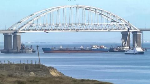 Ситуація в Азовському морі: в МВС опублікували відео атаки РФ на українське судно