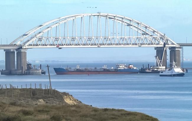 Ситуация в Азовском море: в МВД опубликовали видео атаки РФ на украинское судно