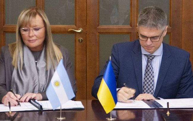 Украина и Аргентина подписали протокол об увеличении срока безвиза