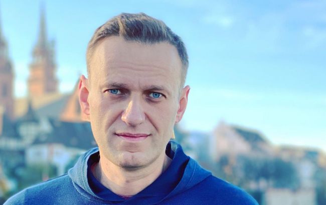 Літак з Навальним приземлився в РФ, але не там, де його чекали