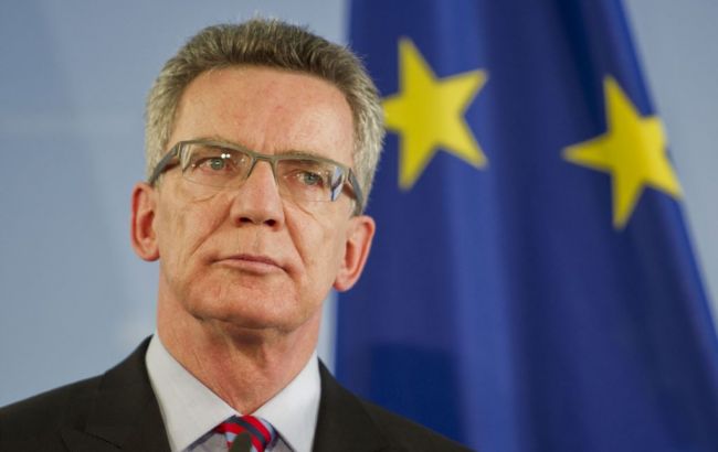 Глава МВД Германии обвинил беженцев в неблагодарности