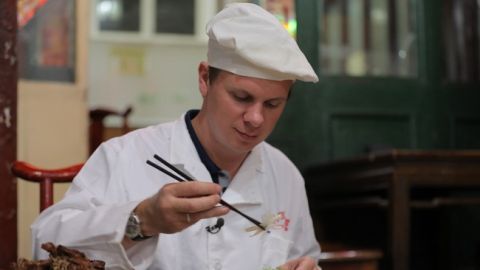 Поедание лягушек и сала: Дмитрий Комаров поделился впечатлениями от китайской кухни