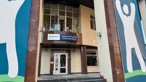 "Добробут" на Позняках в Киеве закрыли на несколько дней после прилета баллистики
