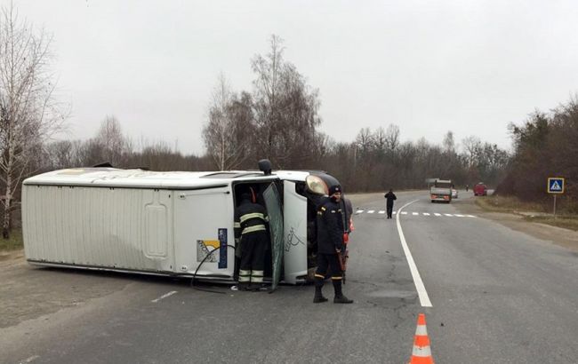 У Хмельницькій області в ДТП з мікроавтобусом постраждали дві людини