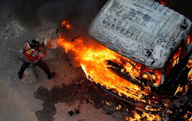 Пожар грузовика с гумпомощью для Венесуэлы спровоцировали оппозиционеры, - NYT