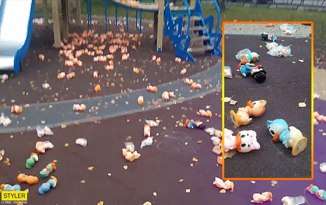 Тысячи игрушек: в Виннице неизвестные разбросали на детской площадке резиновых уточек