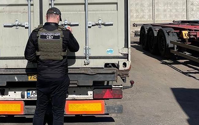 СБУ задержала фуру с контрабандными сигаретами в порту Одессы