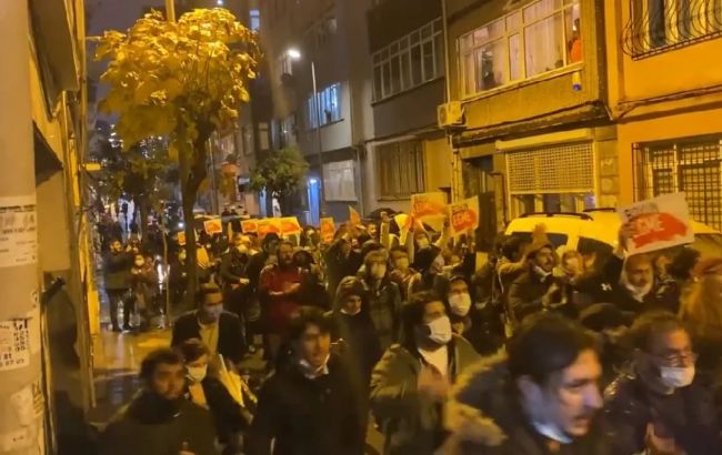 У Стамбулі на акції протесту через обвал ліри затримали понад 30 осіб