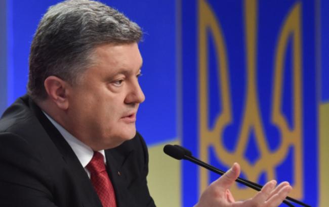 Порошенко поздравил украинцев с Новым годом через Twitter