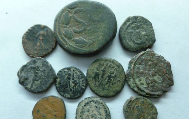 Контрабандист намагався вивезти з України в Європу монети часів Римської імперії