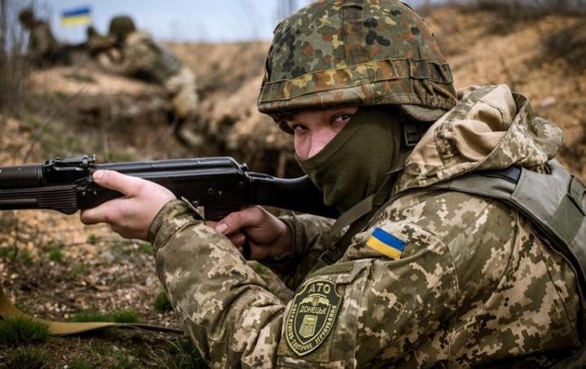 Доба на Донбасі: поранені двоє українських військових, в окупантів - один