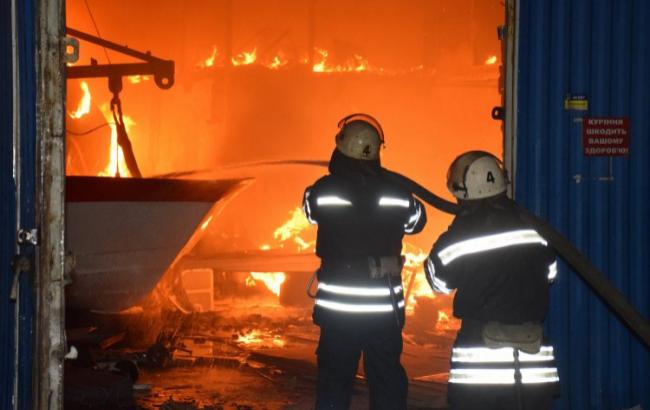 В Киевской области в результате пожара в жилом доме погибли 2 человека