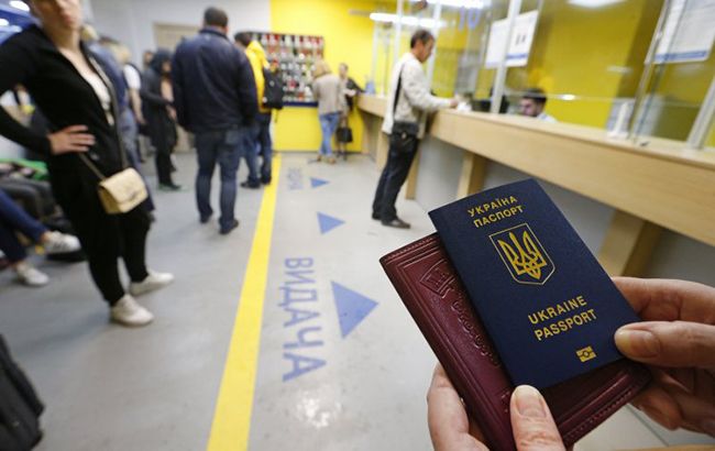 Україна відкриє 10 візових центрів за кордоном