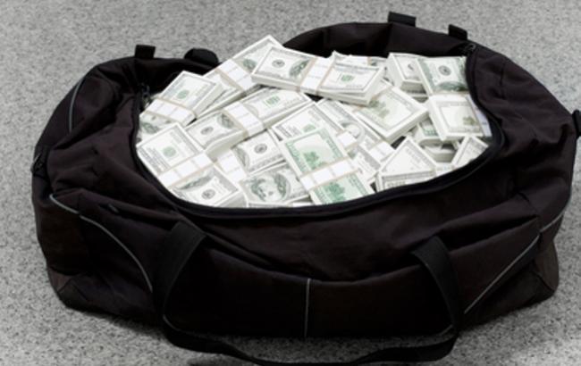 У Києві у "бомжа" знайшли сумку з $130 тис.