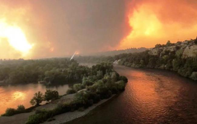 В Калифорнии двое человек стали жертвами лесных пожаров