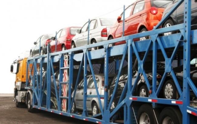 Перекупщики зарабатывают в Украине на подержанных авто из Крыма