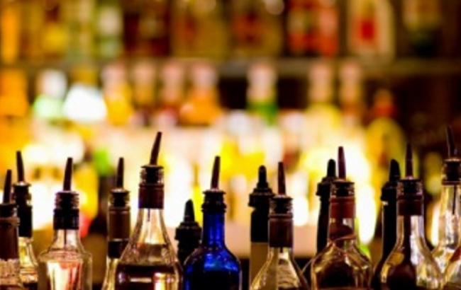 Кабмин перенес введение новых акцизных марок на алкоголь и табак на февраль 2015 г