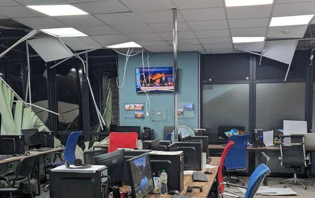 В результате российской атаки на Киев поврежден офис телеканала "Мы - Украина"