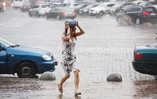 ГСЧС предупреждает о сильных дождях, грозах и шквалах в Украине 12 июля