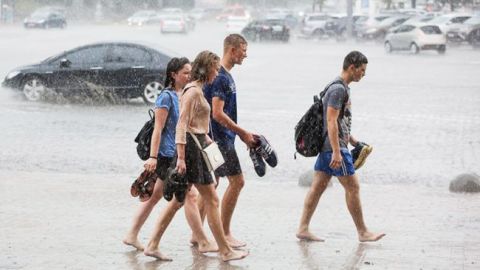 Завтра в Украине ожидаются грозовые дожди, порывы ветра и шквалы