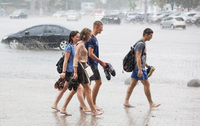 Синоптики попередили про дощ у деяких областях України