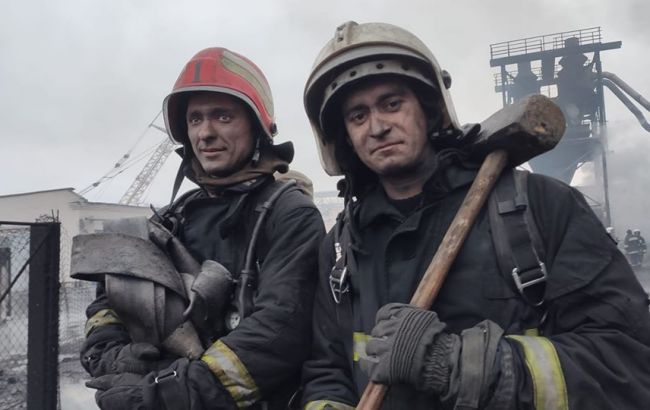 В Полтаве вспыхнул масштабный пожар, к тушению привлекли пожарный поезд