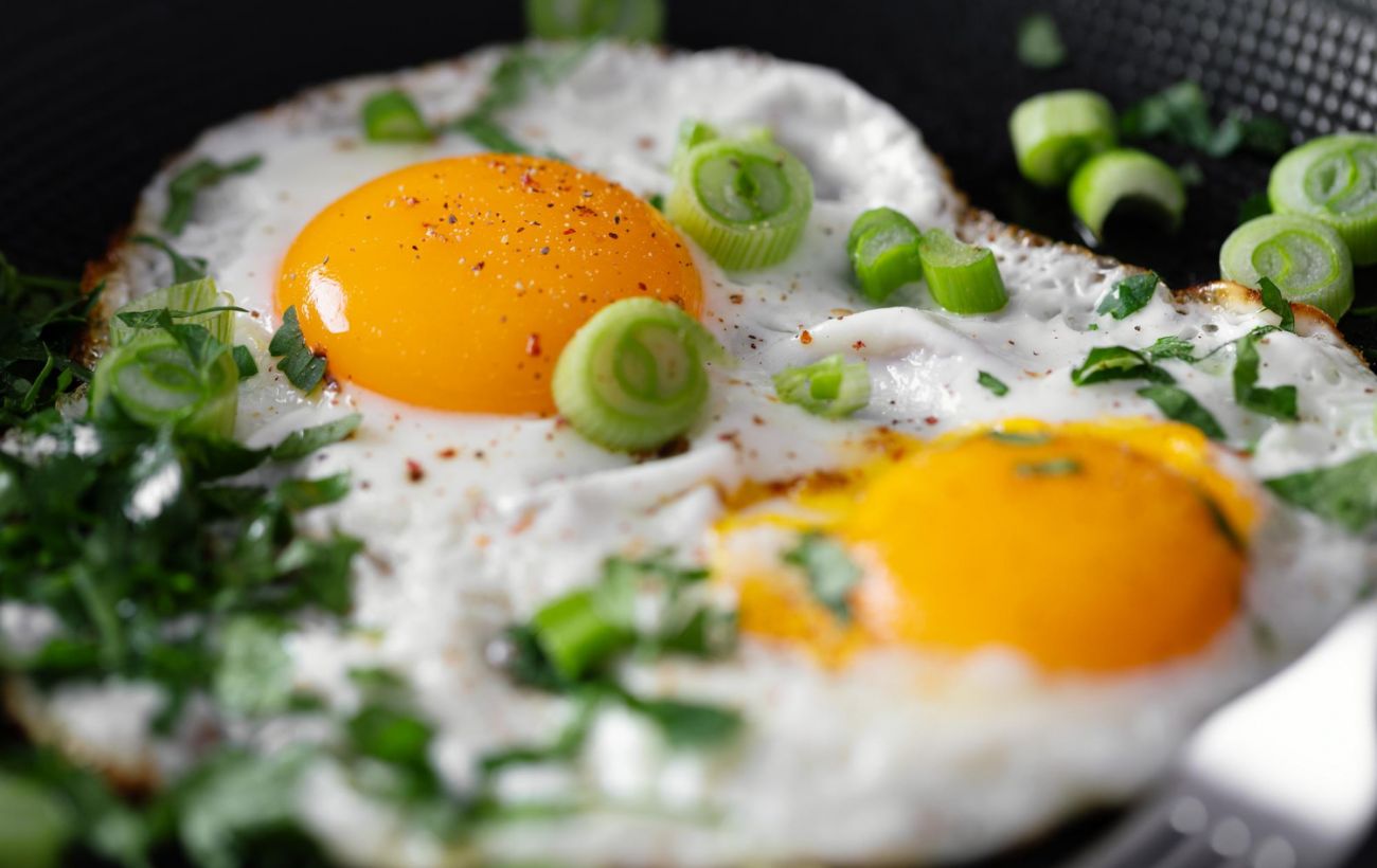 Шеф-кухарі розповіли, як приготувати ідеальну яєчню: результат здивує