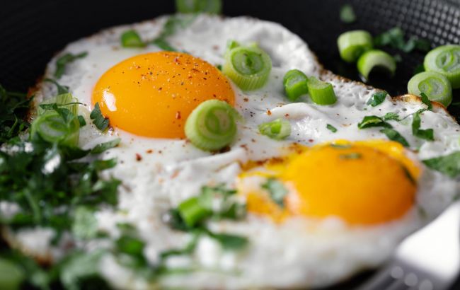 Шеф-кухарі розповіли, як приготувати ідеальну яєчню: результат здивує