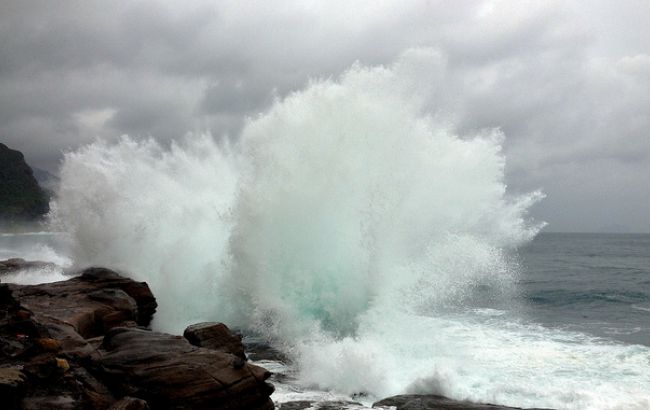 К Японии приближается тайфун, уже погибли два человека