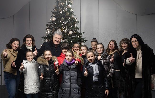 Петр и Марина Порошенко открыли новогоднюю елку в зимнем городке ROSHEN Winter Village