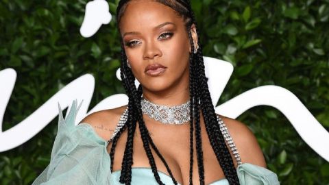 Может себе позволить: самая богатая певица в мире Рианна ходит в супермаркет в Chanel и Gucci