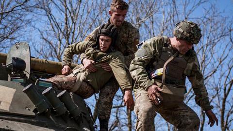 В зоні АТО загинув український військовий, ще одного поранено